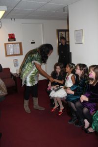 Pretty Yende greeting the girls