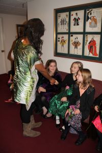 Pretty Yende greeting the girls