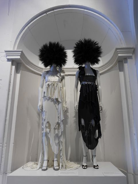 D.I.Y.: Hardware Zandra Rhodes (British, born 1940), Wedding Dress, spring/summer 1977 Courtesy of Zandra Rhodes Zandra Rhodes (British, born 1940), Dress, spring/summer 1977, Courtesy of Zandra Rhodes Image © The Metropolitan Museum of Art