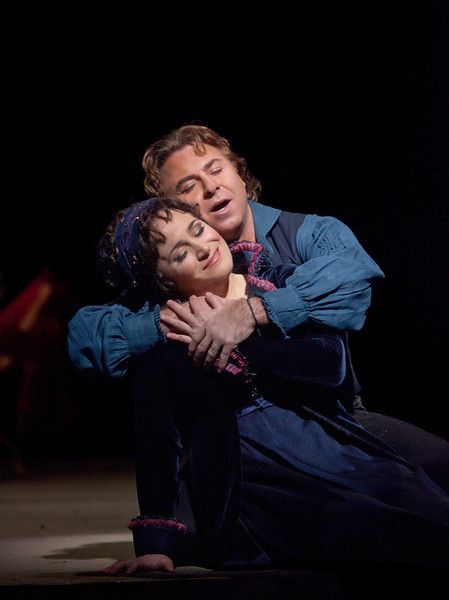 Patricia Racette as Tosca and Roberto Alagna as Cavaradossi in a scene from Act I of Puccini's "Tosca."  Photo: Ken Howard/Metropolitan Opera