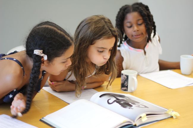 Layla, Lexi and Grace at the High Museum Kids Audio Guide Table Read 