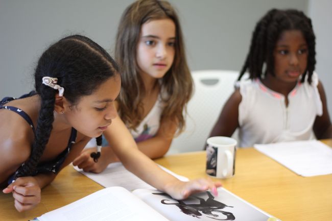 Layla, Lexi and Grace at the High Museum Kids Audio Guide Table Read 