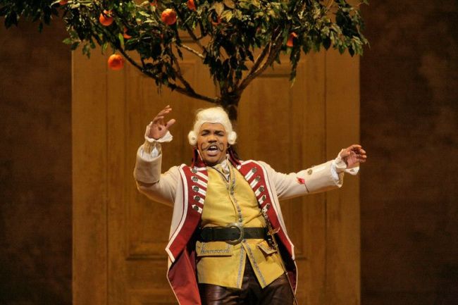 Lawrence Brownlee as Count Almaviva in Rossini’s “Il Barbiere di Siviglia.” Photo: Ken Howard/Metropolitan Opera (c) 2007