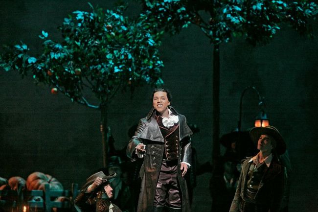 Lawrence Brownlee as Count Almaviva in Rossini’s “Il Barbiere di Siviglia.” Photo: Ken Howard/Metropolitan Opera (c) 2007