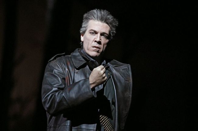Thomas Hampson sings the Four Villians in Offenbach's "Les Contes d'Hoffmann." Photo: Marty Sohl/Metropolitan Opera