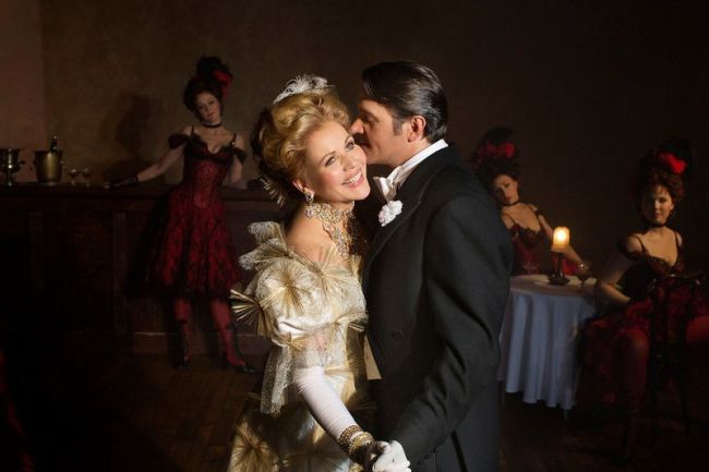 Franz Lehár THE MERRY WIDOW Renée Fleming as Hanna and Nathan Gunn as Danilo in Lehár's "The Merry Widow." Susan Stroman's new production opens on December 31, 2014.  Photo: Brigitte Lacombe/Metropolitan Opera