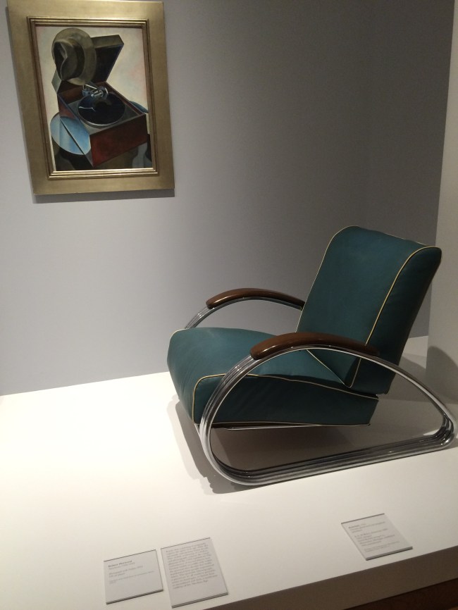 Jenny, Lia, Layla and Grace with the modern chair